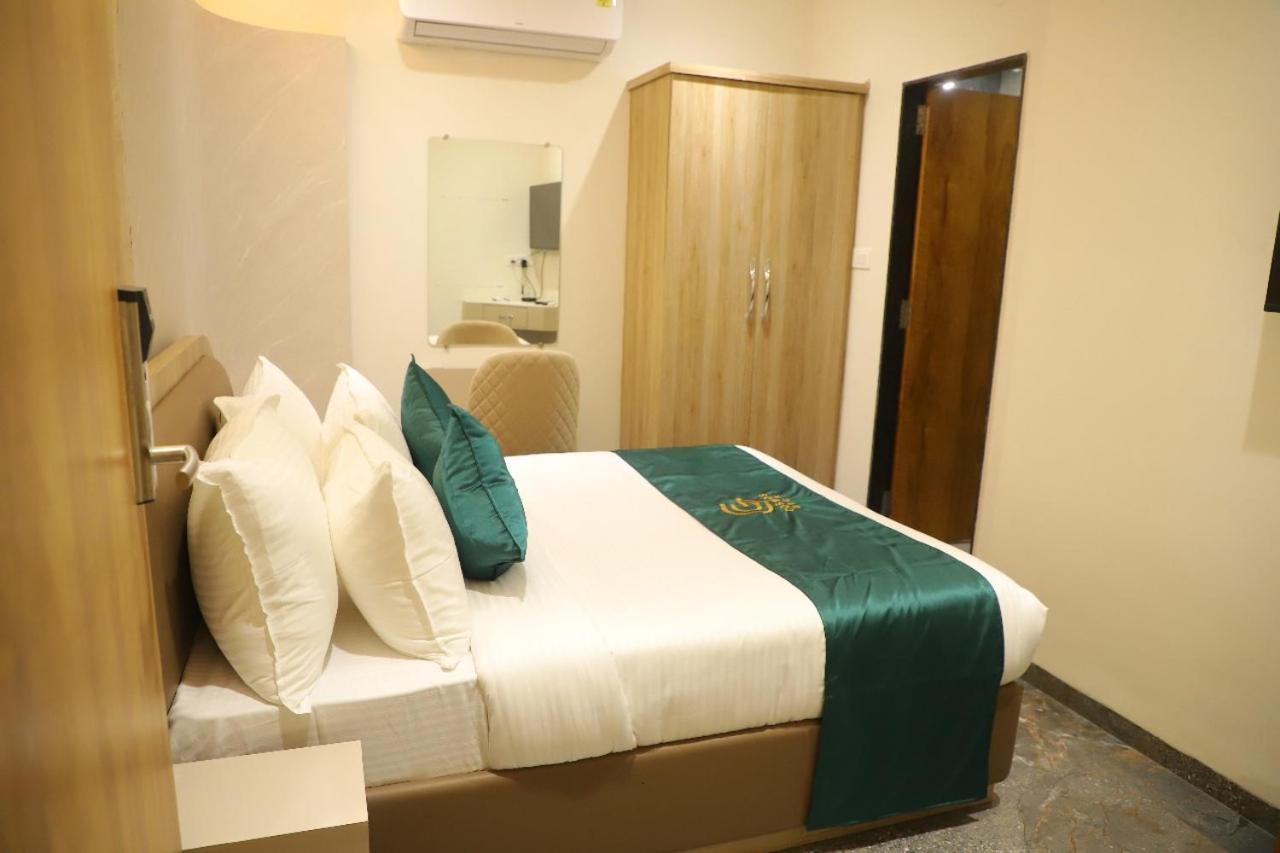 Hotel Cosmos Green อินดอร์ ภายนอก รูปภาพ